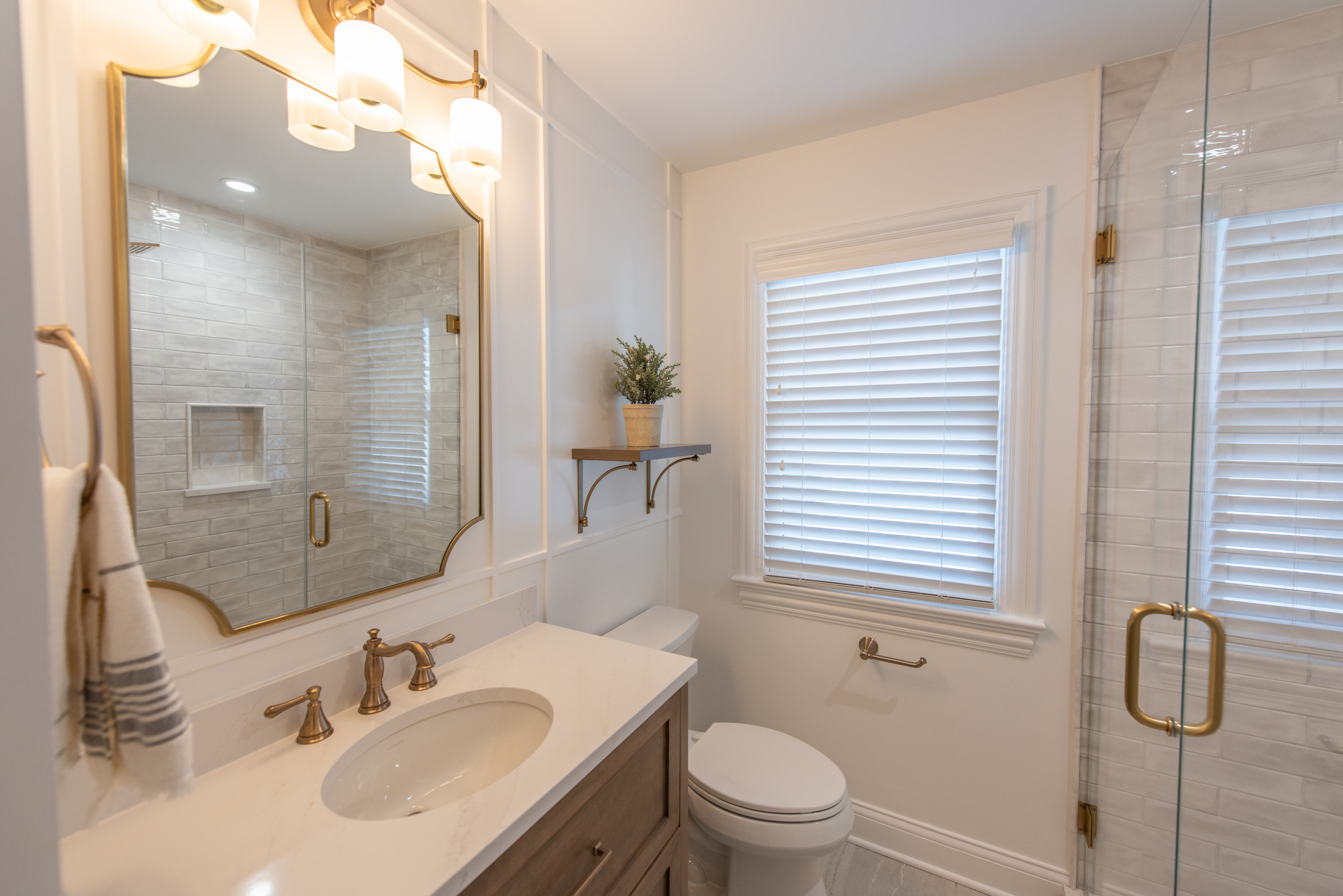 arlington-heights-hall-bathroom-1