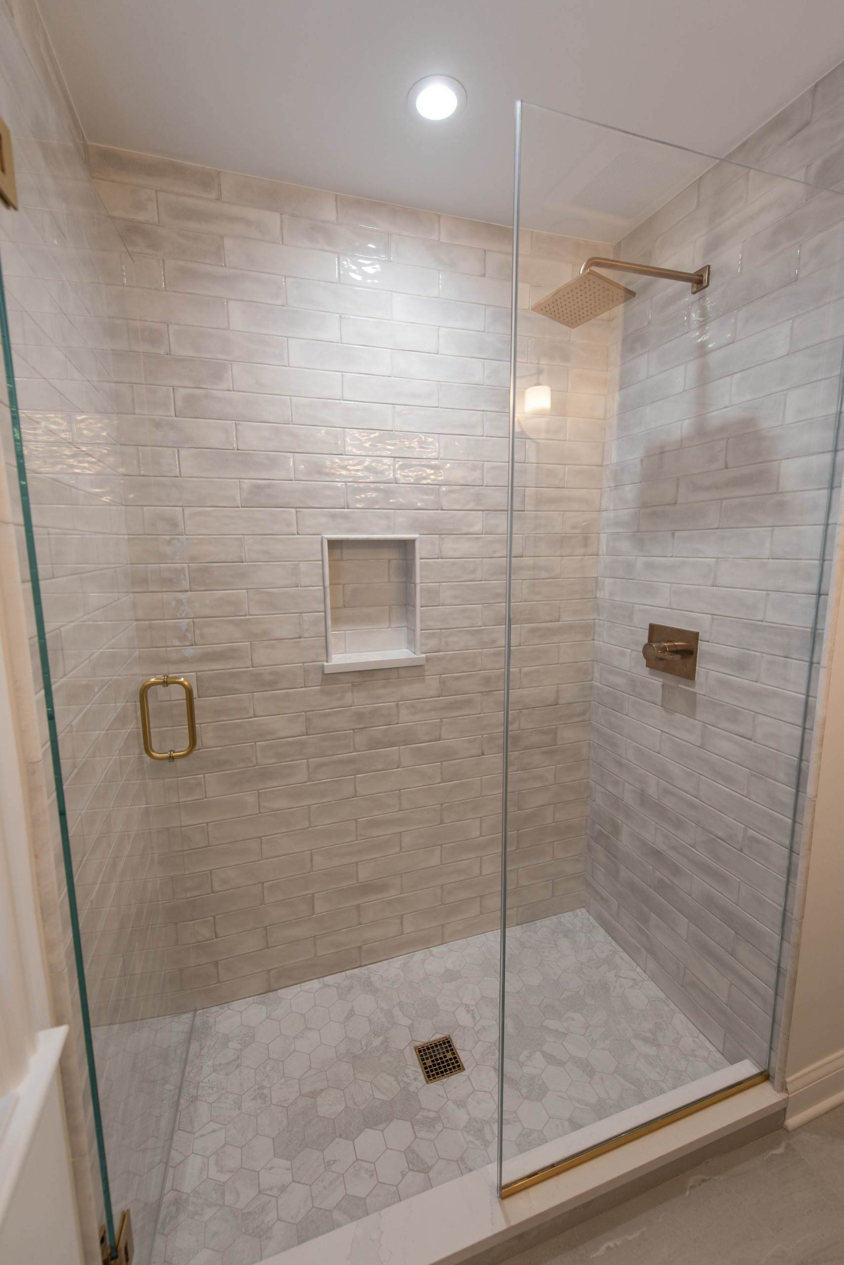 arlington-heights-hall-bathroom-3
