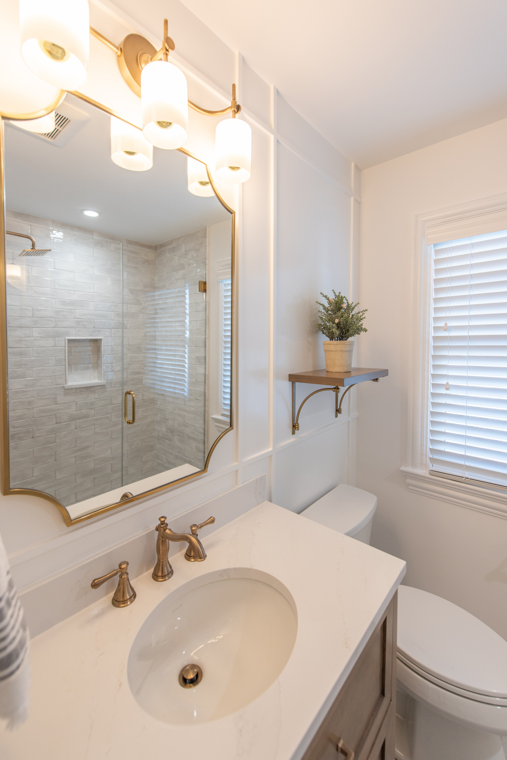 arlington-heights-hall-bathroom-6