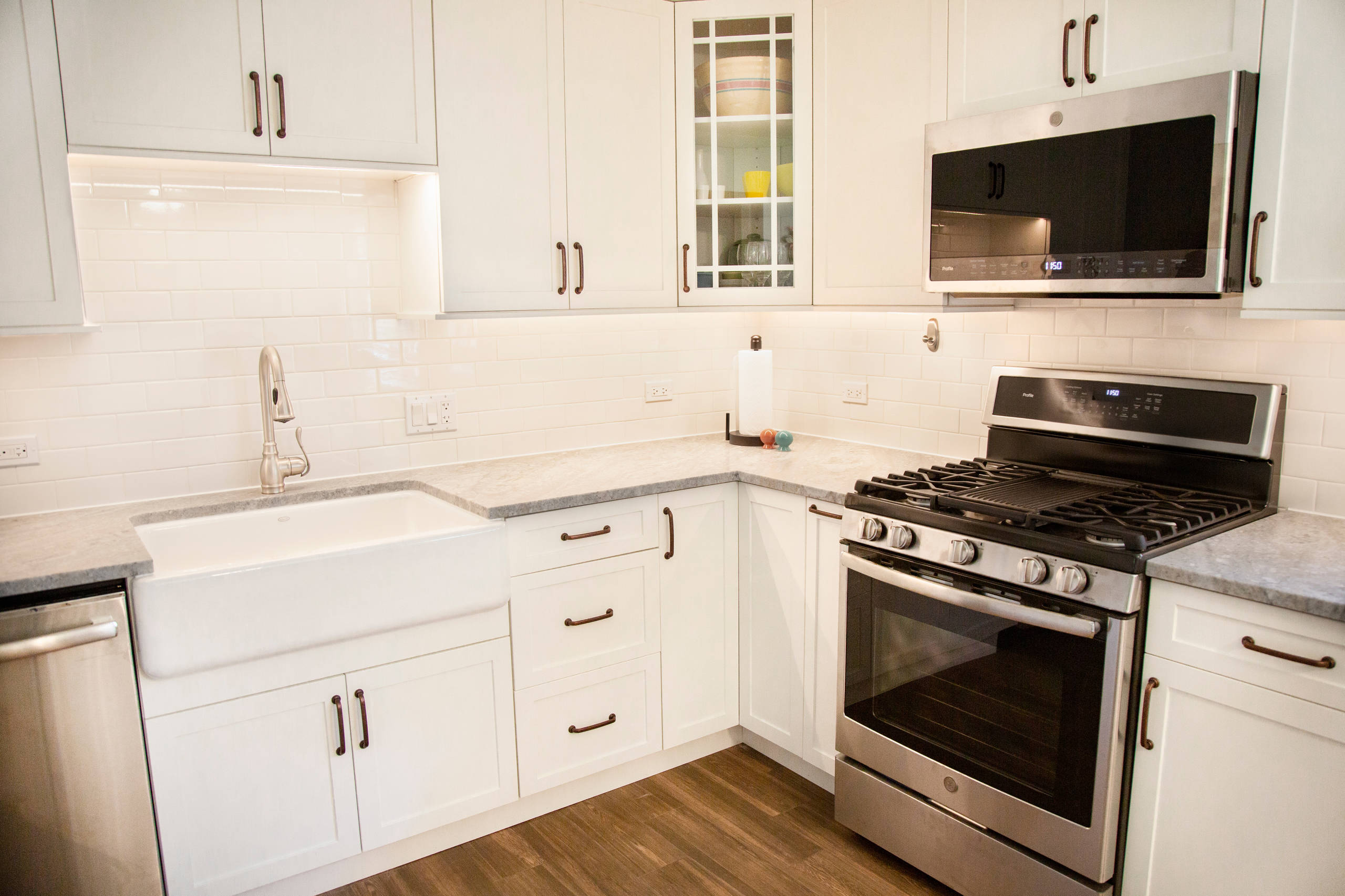 townhouse-kitchen-and-powder-room-update-ward-winning-homes-img~09f1a2dc0cf1468e_14-0449-1-58969c8