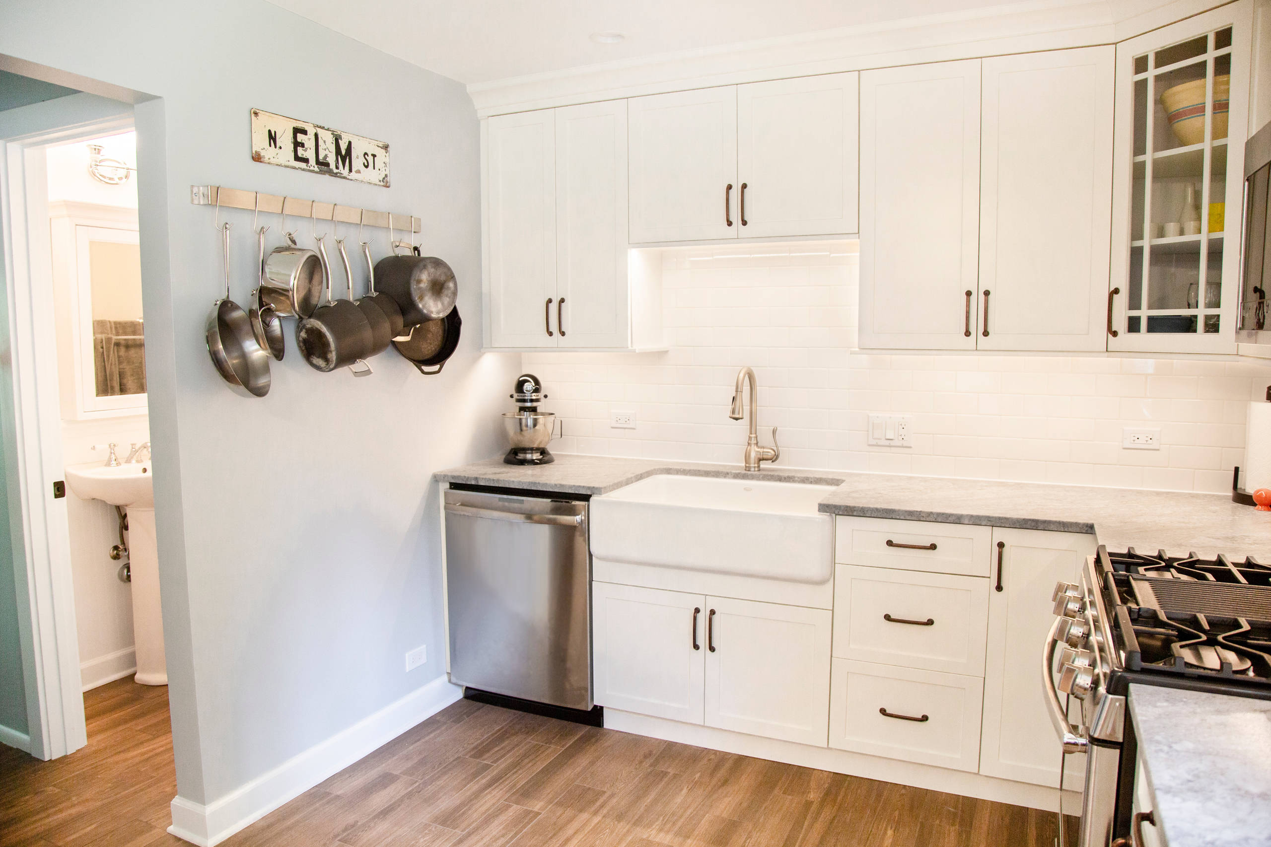 townhouse-kitchen-and-powder-room-update-ward-winning-homes-img~7c511c5e0cf14673_14-0449-1-3062cfe